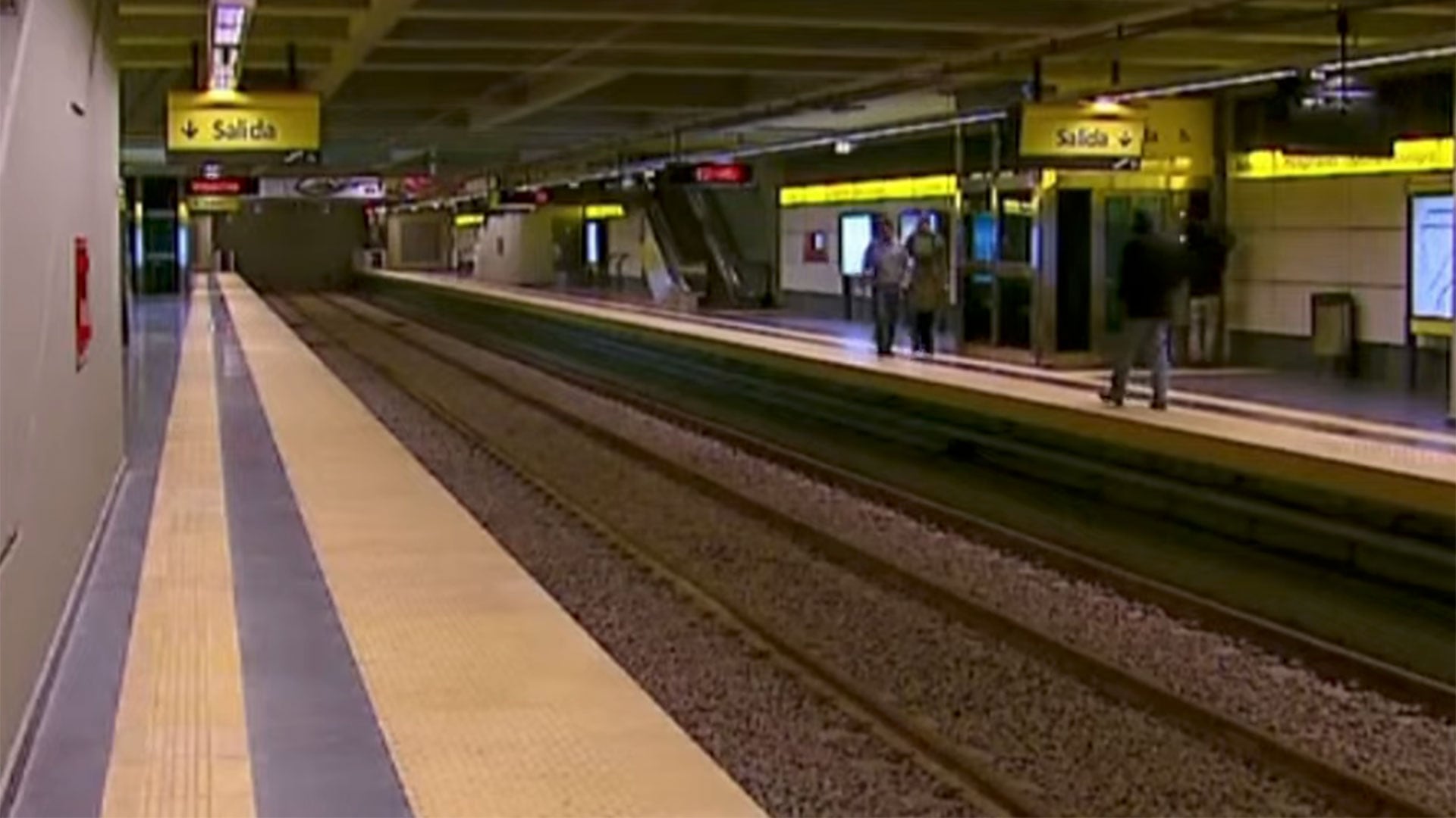 El servicio continúa paralizado en todas las líneas del Subte y el Premetro.