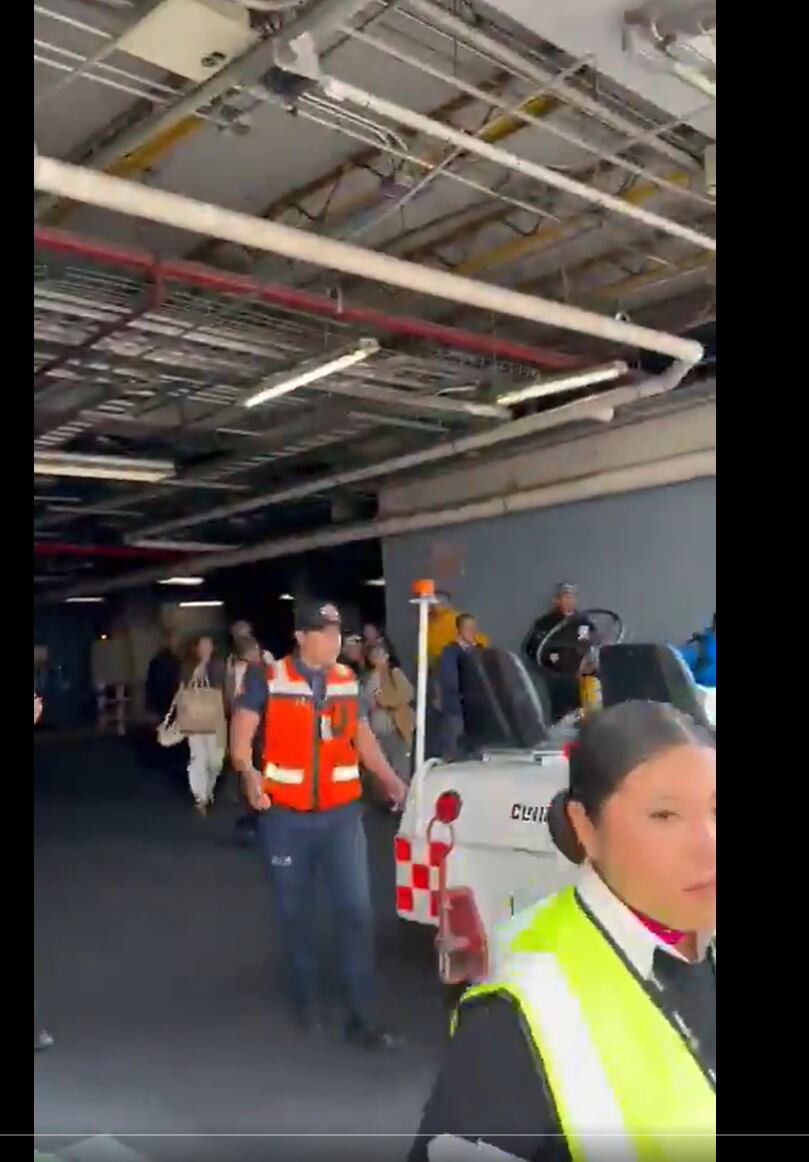 Caos en el aeropuerto de Guadalajara tras abatimiento del Mencho (Captura de pantalla)