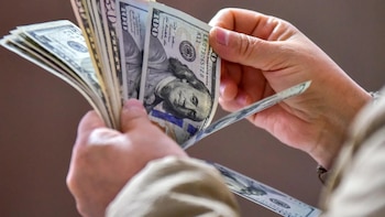 Precio del dólar cayó levemente esta semana gracias a menor tensión entre Estados Unidos e Irán
