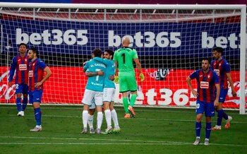 Los jugadores del Osasuna celebran