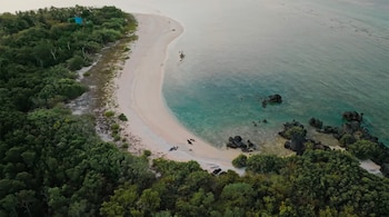 Guardaparques patrullan el parque natural