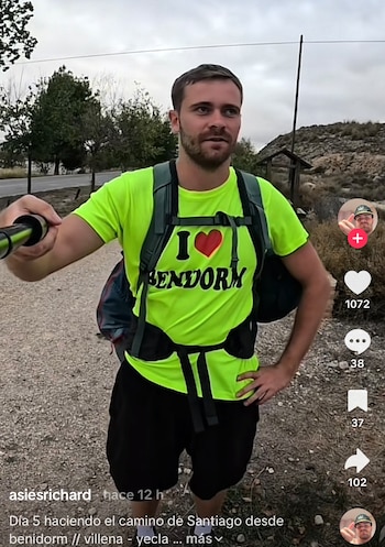 @asiesrichard documentando su viaje durante