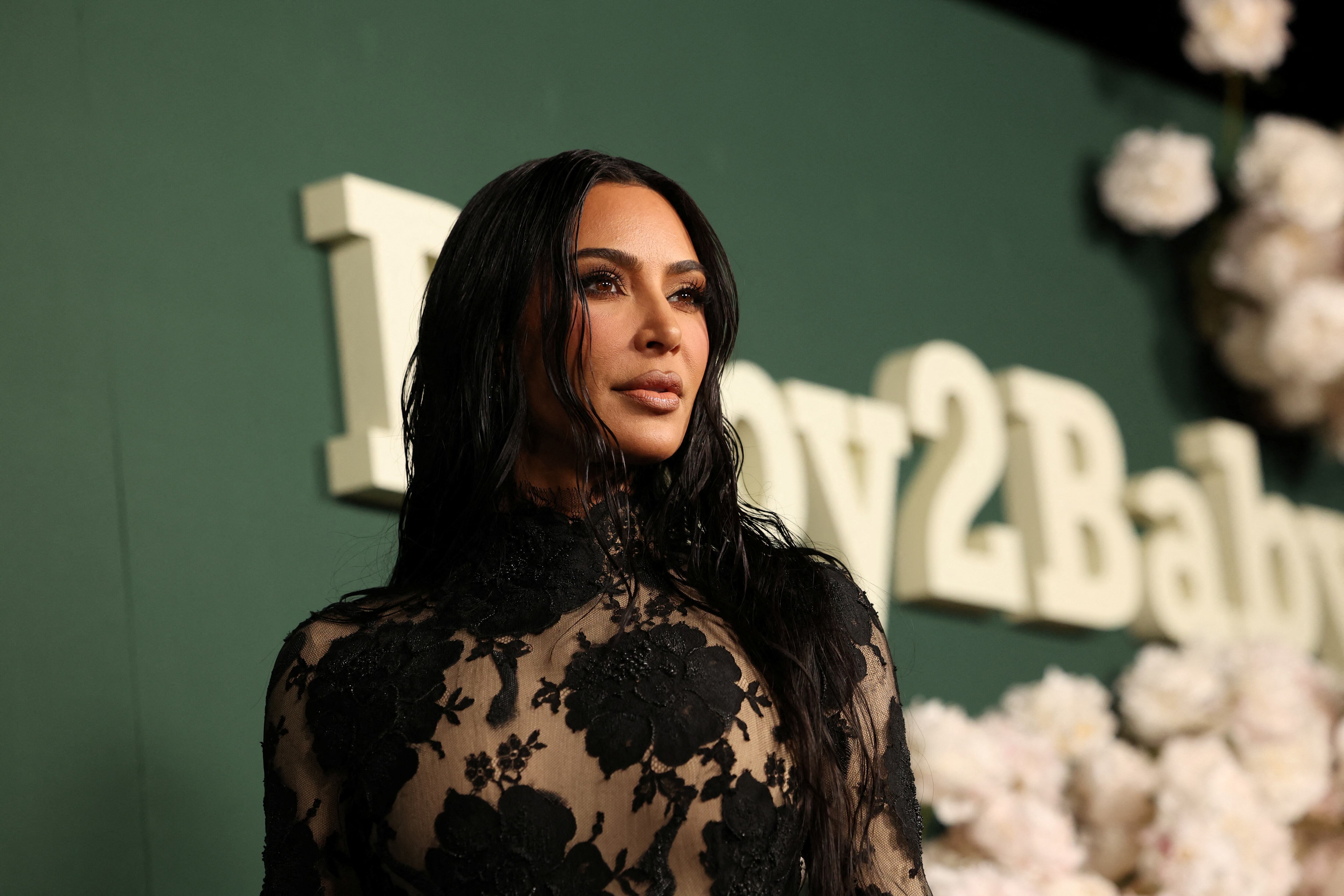 Kim Kardashian, ícono femenino del siglo XXI, fotografiada en la cena benéfica