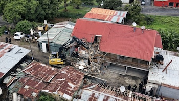 Demuelen lujosa vivienda ubicada en precario que funcionaba como búnker de narcomenudeo en Costa Rica