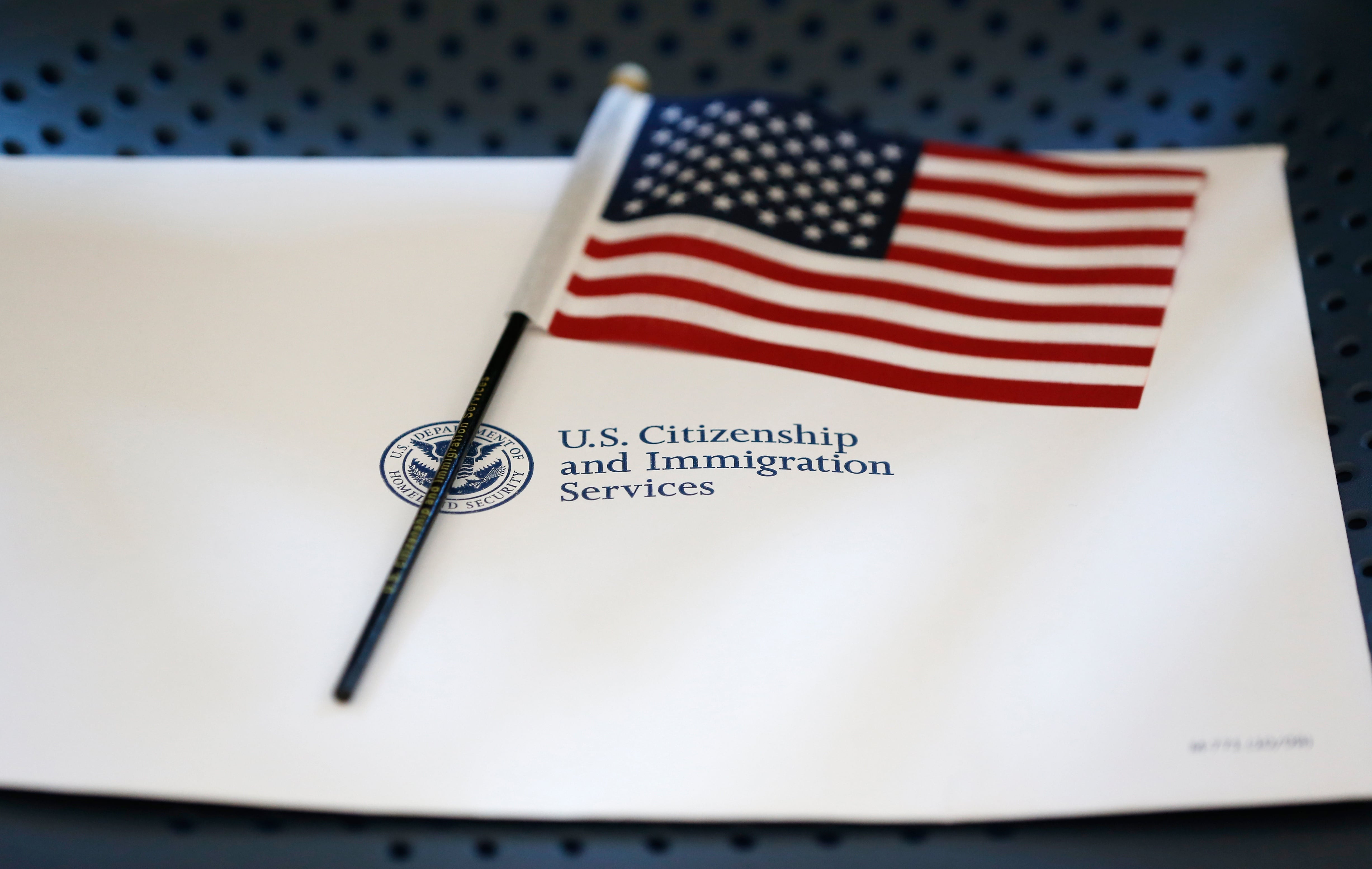 Cuba encabezó los países con más green cards por ajuste de estatus en 2024 con el 87% de sus beneficiarios que completó el trámite dentro de Estados Unidos (AP Foto/Wilfredo Lee).