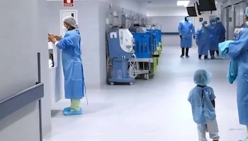 Para los pacientes pediátricos, el trasplante de donante vivo relacionado proviene principalmente de papá o mamá, explicó el doctor Ramiro García Barrios, jefe de Nefrología Pediátrica. (CSS)