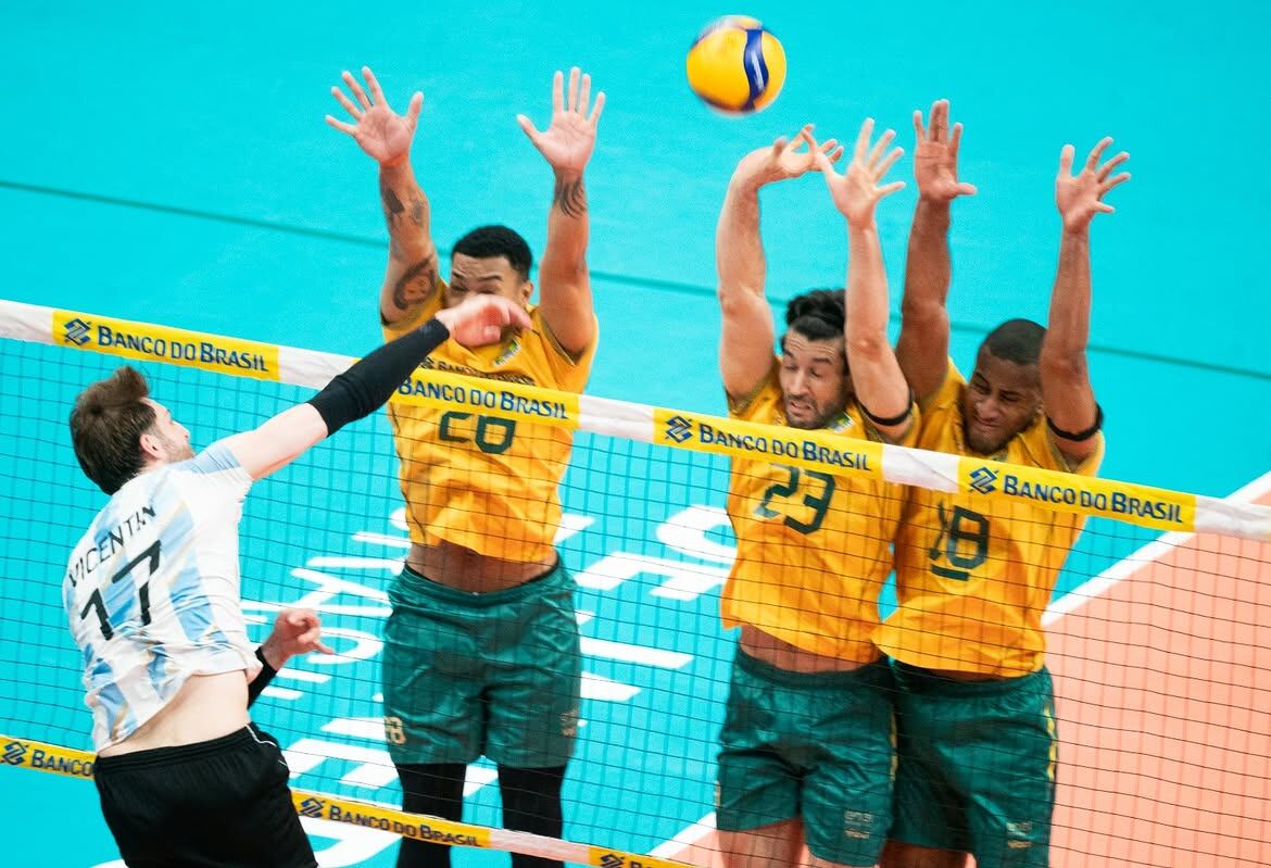 Argentina finalizó subcampeona del Sudamericano de vóley tras la derrota ante Brasil (voley_feva)