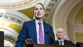 Senadores demócratas reclaman a Trump