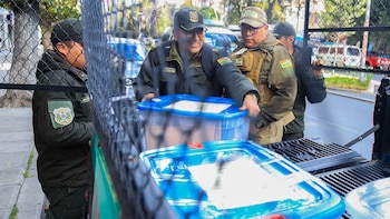 Allanan una vivienda del expresidente Luis Arce en el marco de la investigación judicial contra su hijo