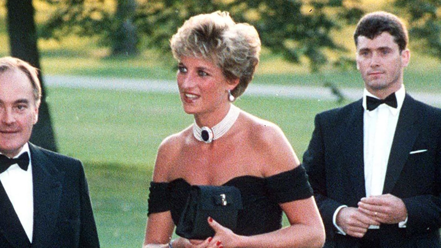 Diana de Gales con el famoso vestido de la venganza. (Shutterstock)