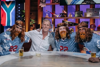 Miles de fanáticos se "disfrazan" de Alexi Lalas para disfrutar de los patidos de Estados Unidos (@alexi_lalas)