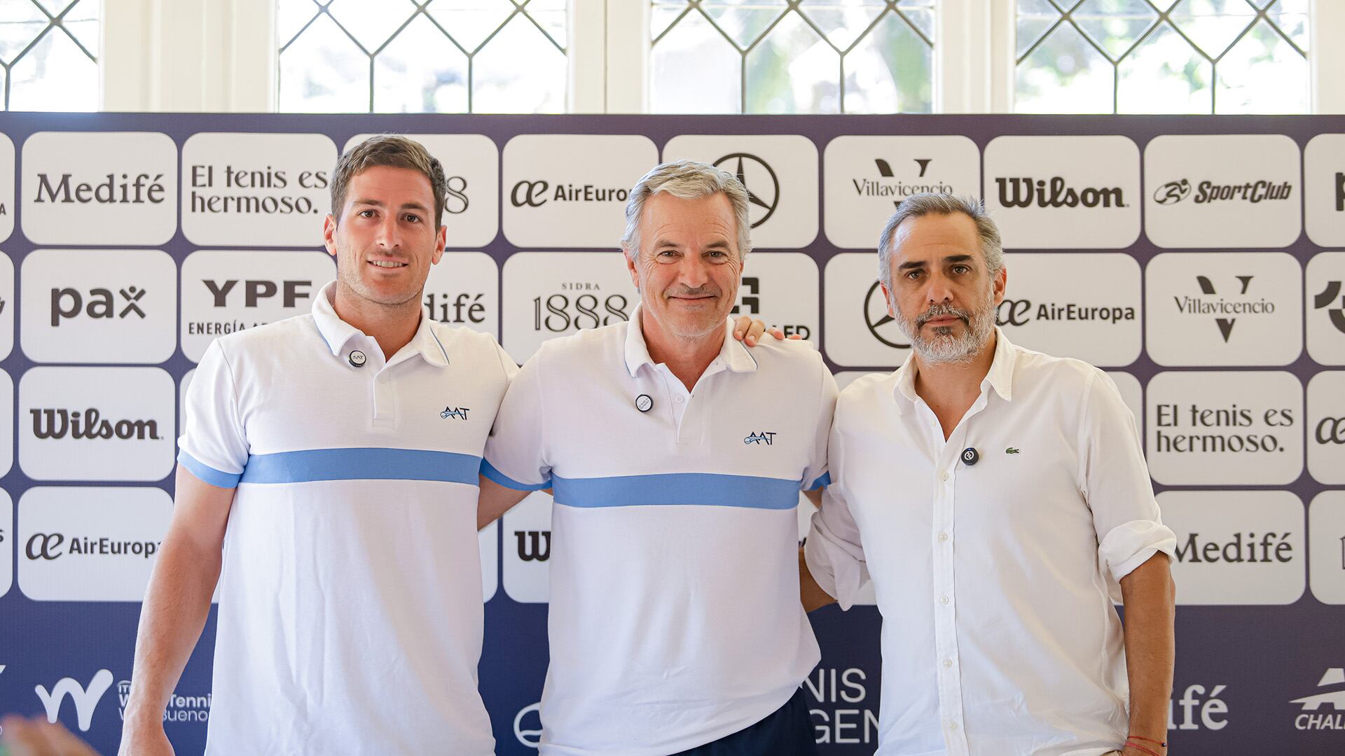 Frana junto a Federico Gómez y Mariano Zabaleta, vicepresidente de la Asociación Argentina de Tenis (Fuente: Omas Rasjido / Prensa AAT)