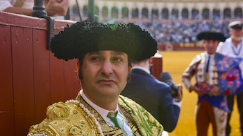 El núcleo familiar de Morante de la Puebla en su momento más crítico: su mujer y sus tres hijos, uno de ellos futbolista