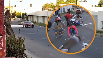 Madre y sus dos hijos son arrollados tras un derrape en Cuautla; un menor muere | VIDEO