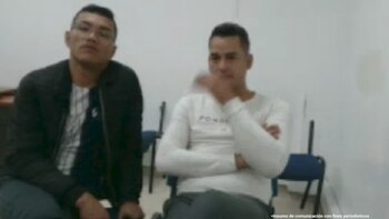 Los dos hombres habrían amenazado a un habitante de calle que, tuvo que llevar en su carreta el cuerpo y dejarlo tirado en vía pública, de lo contrario sufriría la consecuencias - crédito Fiscalía General de la Nación