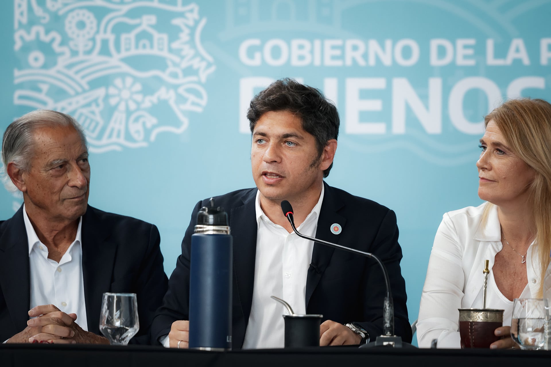 Kicillof junto a la vicegobernadora, Verónica Magario y el intendente de La Costa, Juan De Jesús