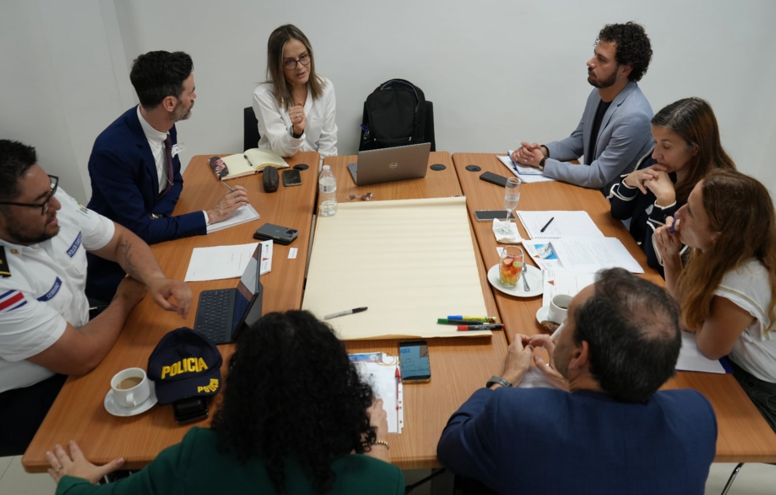 Las representaciones internacionales y organismos nacionales unieron esfuerzos para fortalecer la seguridad y protección de visitantes extranjeros frente a amenazas como eventos sísmicos o meteorológicos. Fuente: CNE