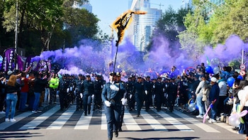 Clara Brugada encabeza desfile por