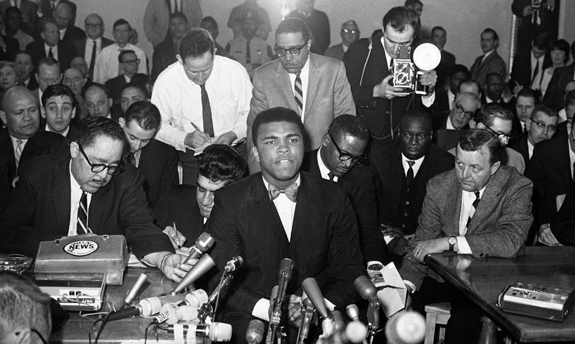 Chicago, audiencia pública con la comisión de boxeo del estado de Illinois, para pedir la recuperación de su licencia de boxeador, en 1966