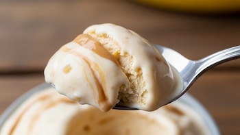 Helado sin azúcar de avena, plátano y mantequilla de maní: fibra y proteína natural