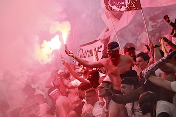 Los aficionados del PSG (EFE/EPA/ANNA SZILAGYI)