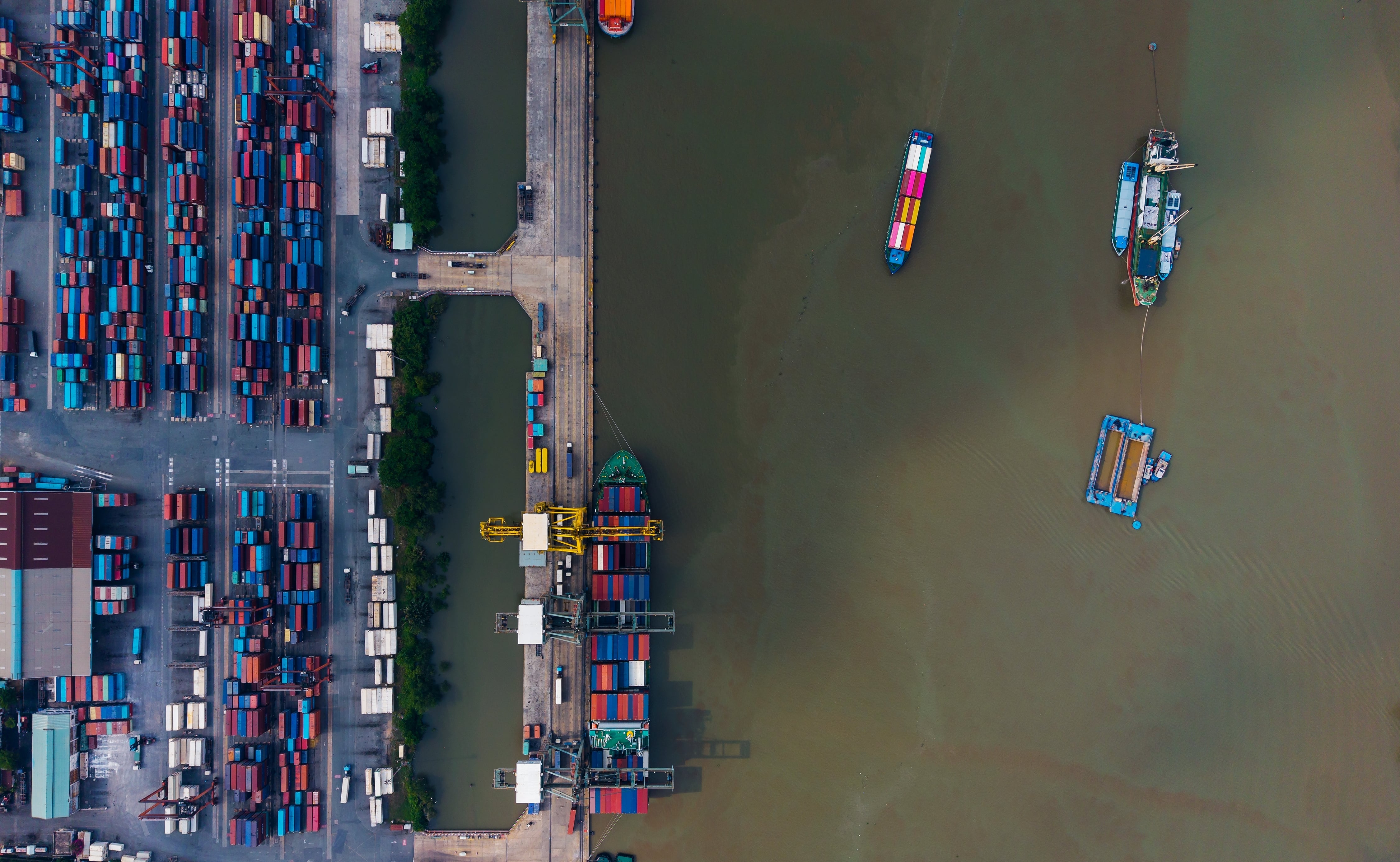 Para el ministro Federcio Sturzenegger, existe un equilibrio entre exportaciones e importaciones en donde representan cada una el 15% del PBI. (Foto: Shutterstock)
