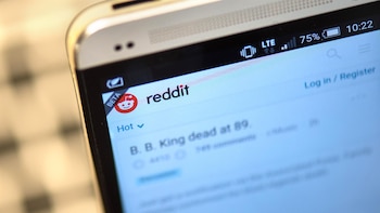 El CEO de Reddit constata la caída del tráfico web, que vincula con AI Overviews y el modo de búsqueda con IA de Google