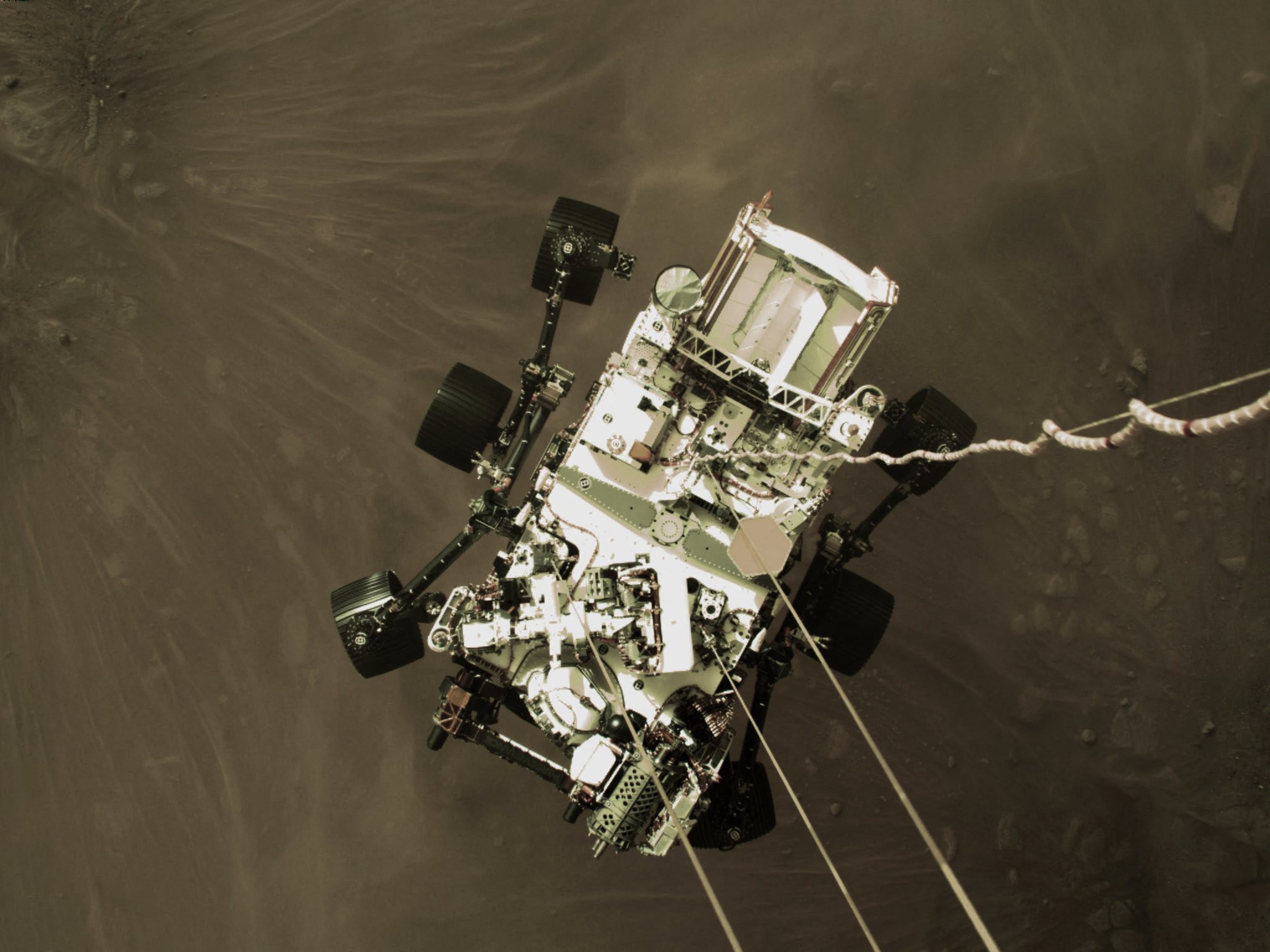 La observación de Fobos fue obtenida con la cámara Mastcam-Z durante el sol 1.948 de la misión en el cráter Jezero. (NASA/JPL-CALTECH / AFP)