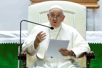 El papa Francisco habla durante