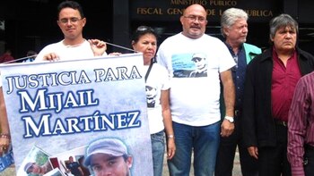 Familiares de Víctor Martínez