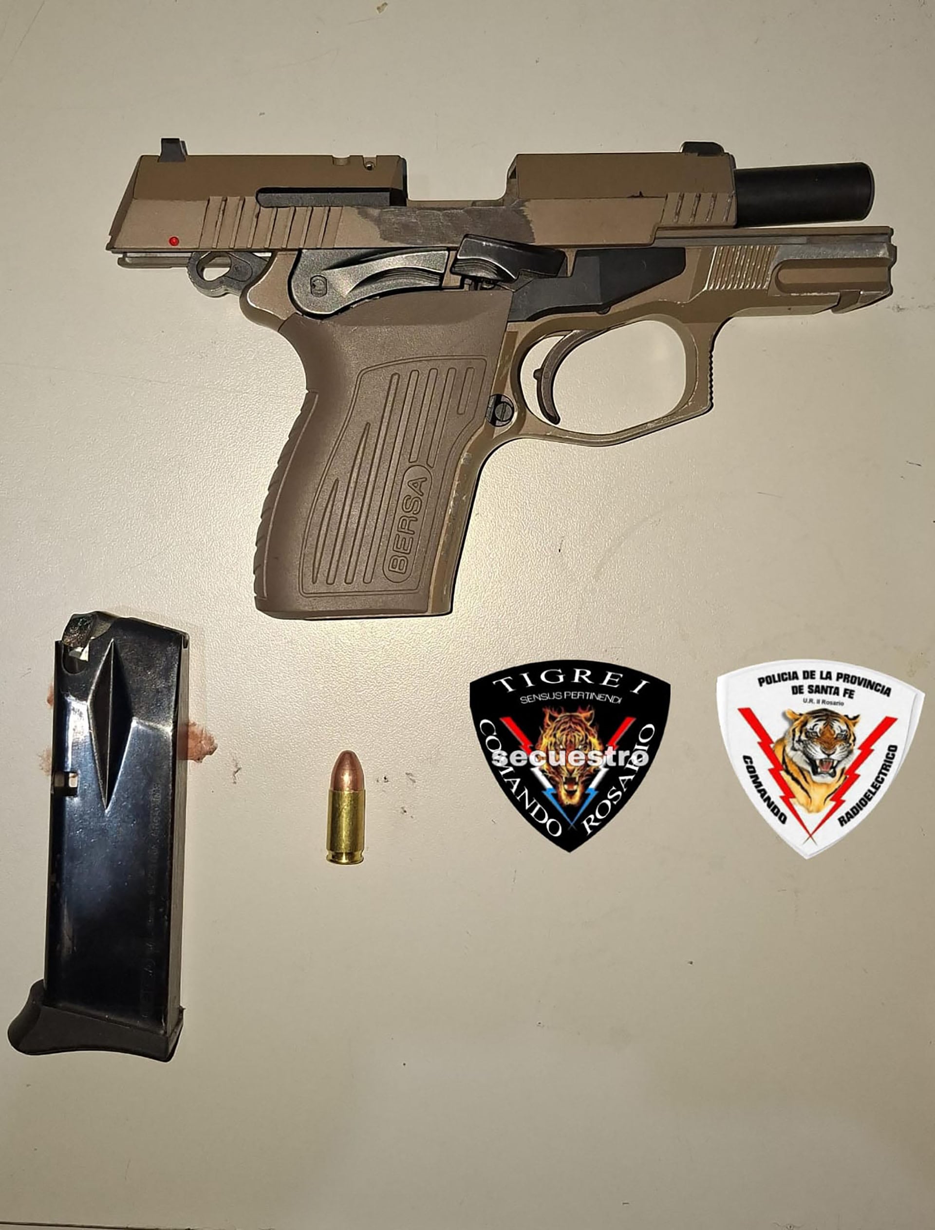 La pistola calibre .9 milímetros que habrían utilizado los gatilleros