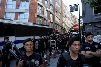 Agentes de policía en el