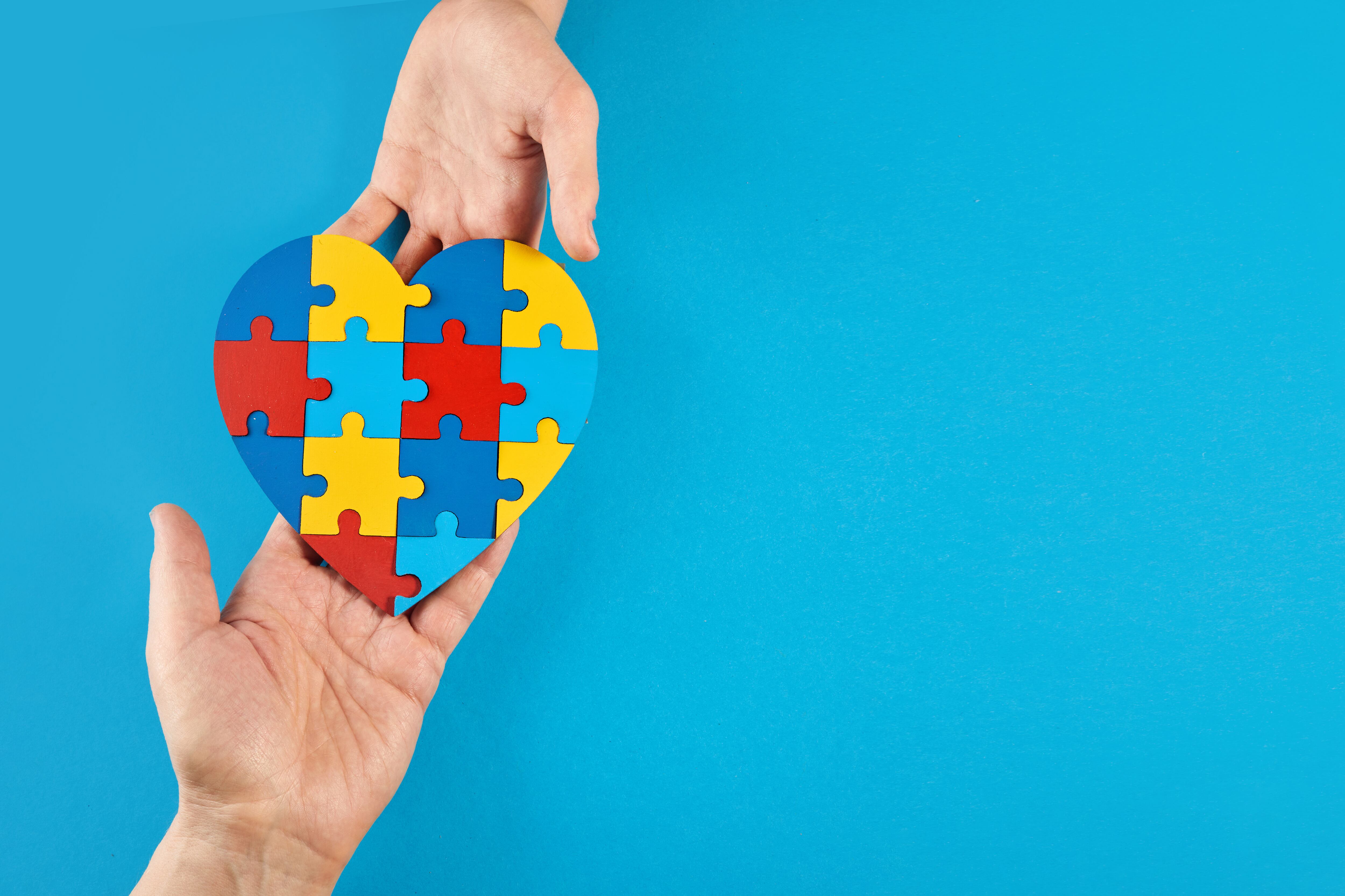 Christian Plebst destaca la complejidad del autismo como fenómeno social, más allá de lo médico, y señala la necesidad de revisar nuestra forma de vivir y acompañar
(Freepik)