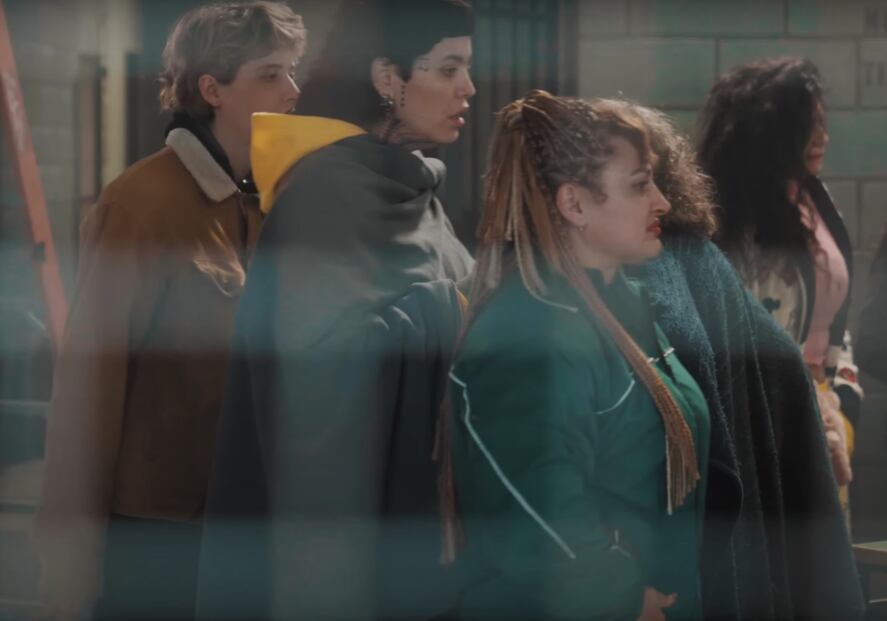 La Locomotora Oliveras en su papel de Rocky en En el barro, el spin-off de El marginal (Netflix)