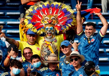 Aficionados de Colombia animan a