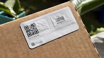 Adiós a los envíos que no llegan a destino: diseñan etiqueta de seguimiento que se adhiere al paquete