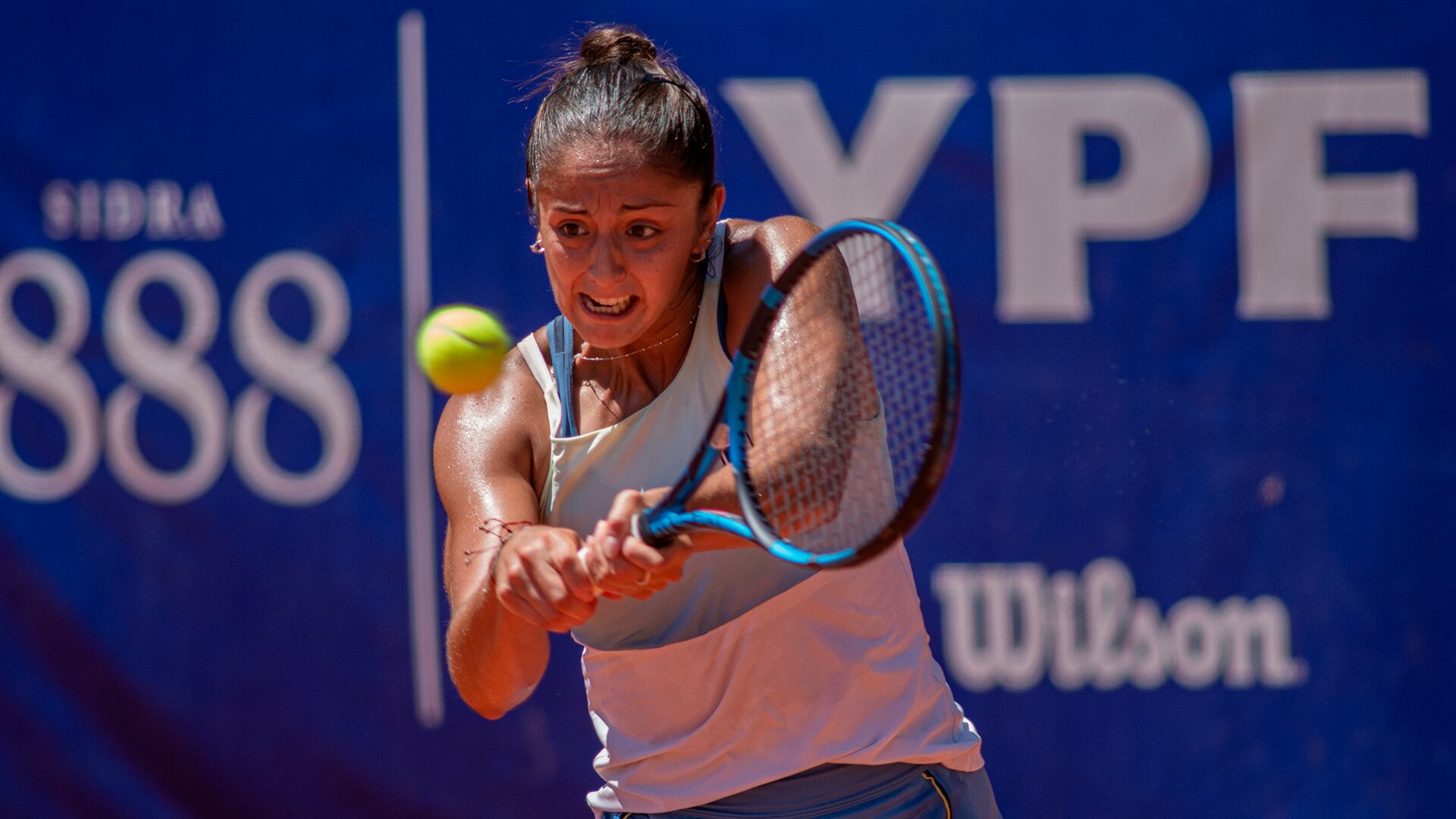 El duelo entre Jazmín Ortenzi y Sinja Kraus se reanudará este sábado a las 12:00 (hora de Argentina) para definir a la finalista del WTA 125 de Cali
