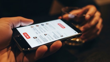 Evadir la cámara puede salvarte de caer en una estafa sentimental digital