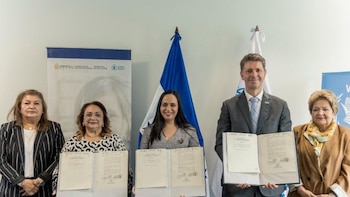 Gobierno de Honduras firma convenio para garantizar alimentación escolar a 1.2 millones de estudiantes