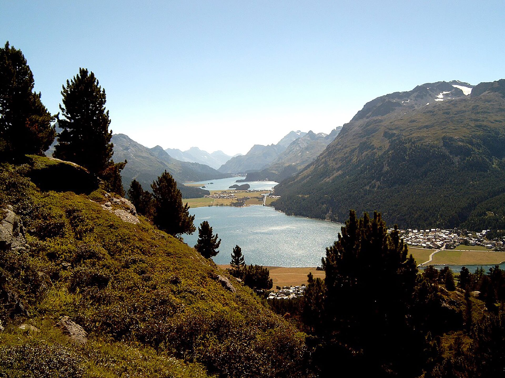 Engadina también sobresale por su oferta de alojamiento de lujo. Cuenta con 14 hoteles distinguidos con Llaves Michelin