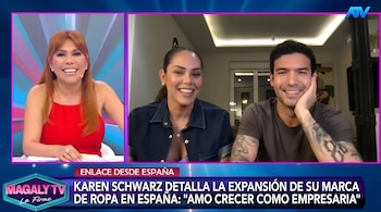Tres personas en una videollamada: una mujer con cabello rojizo y blusa roja, otra mujer y un hombre con tatuajes, todos sonriendo.