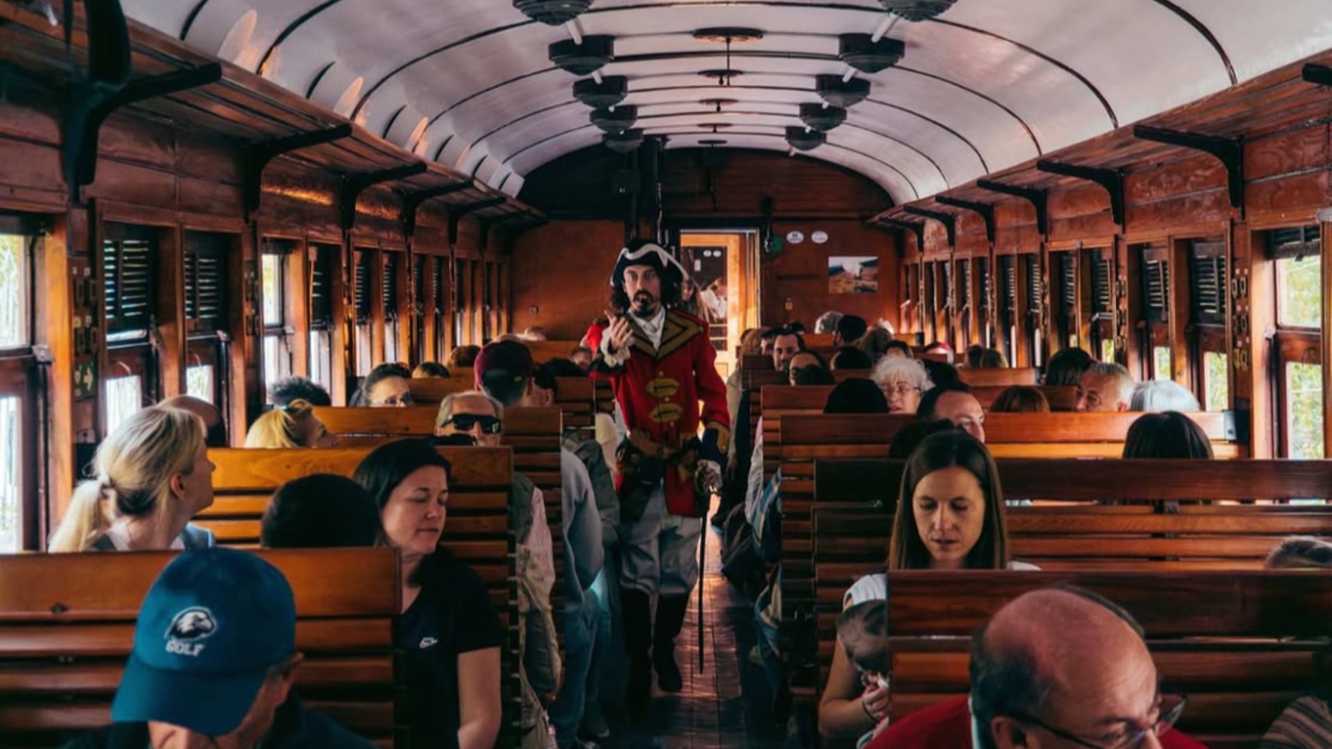 Los pasajeros en el primer tren de la fresa de septiembre (@fundacionferrocarriles)