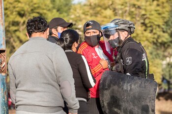 Algunos familiares de los detenidos