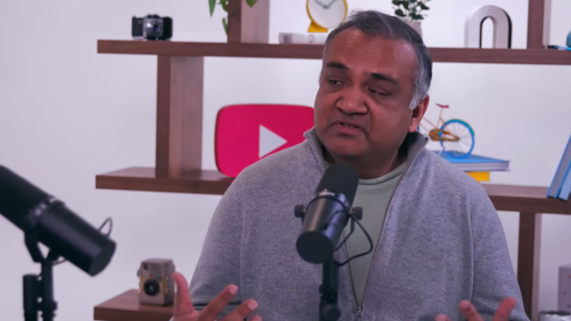 El director de YouTube, Neal Mohan, destacó el ascenso de los creadores como nuevas estrellas digitales