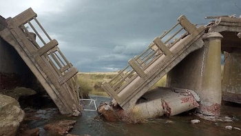 Se derrumbó un puente casi