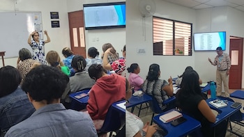 Adriana Barrera y Miguel Ángel Orellana imparten el Diplomado en Lengua de Señas Salvadoreña (LESSA) en el Colegio Bautista de Teología (Cortesía: Adriana Barrera).