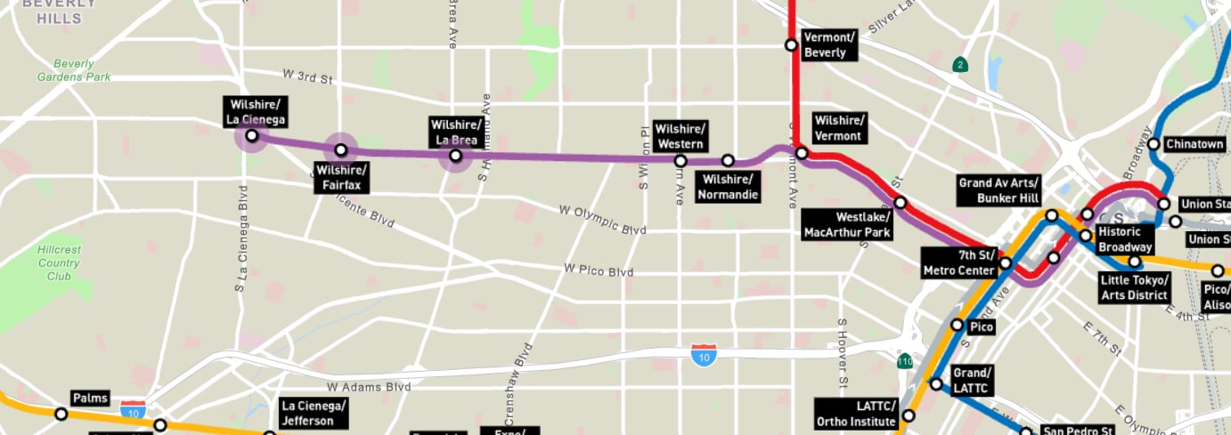 La extensión se desarrolla en tres etapas, con planes de alcanzar Westwood antes de los grandes eventos deportivos internacionales (OpenStreetMap)