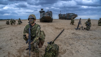 Japón venderá más armas al extranjero, rompiendo con el pacifismo de posguerra