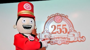 Cientos de personas se dan