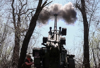 Un militar ucraniano dispara un